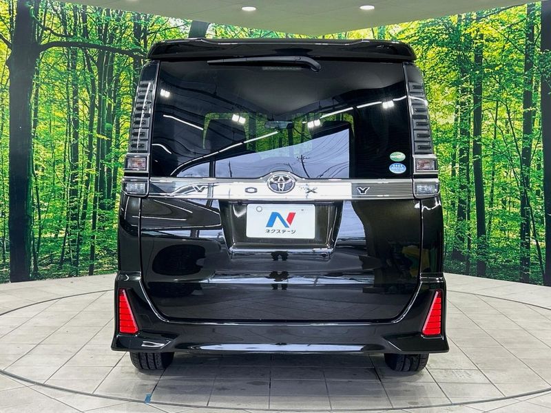 2017 Toyota Voxy DBA-ZRR80W (UW-6aa3740374151)[16]