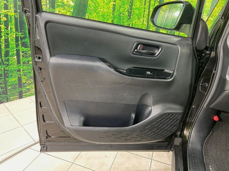 2017 Toyota Voxy DBA-ZRR80W (UW-6aa3740374151)[26]