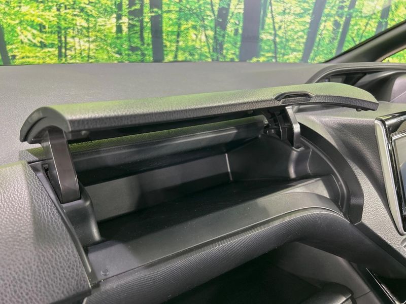 2017 Toyota Voxy DBA-ZRR80W (UW-6aa3740374151)[27]