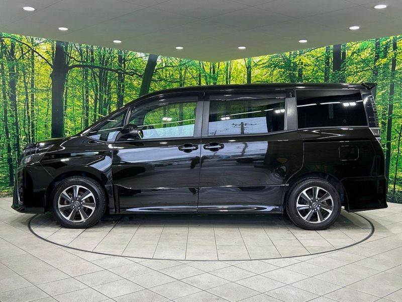 2017 Toyota Voxy DBA-ZRR80W (UW-6aa3740374151)[14]