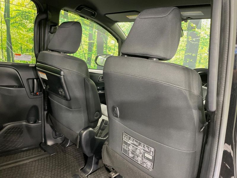 2017 Toyota Noah DBA-ZRR80W (UW-6aa37403e53dc)[29]