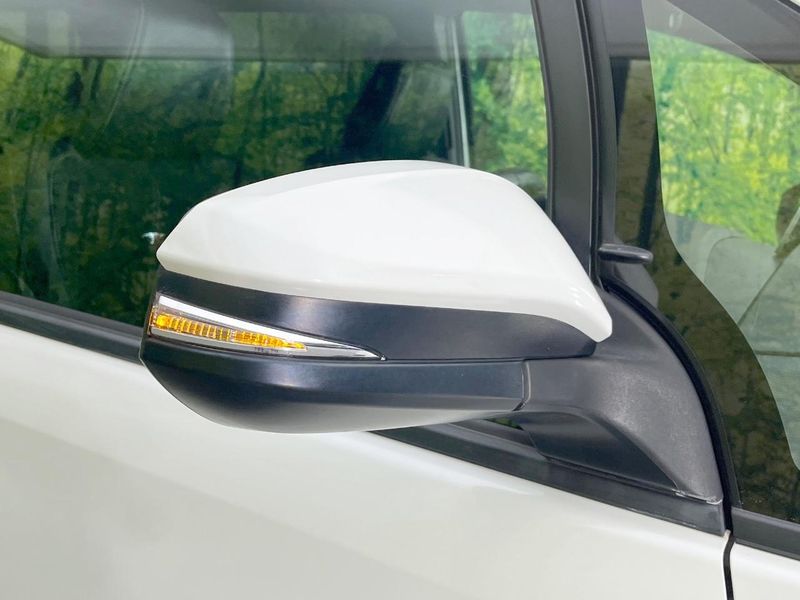 2017 Toyota Voxy DBA-ZRR80W (UW-6aa37404187d9)[5]
