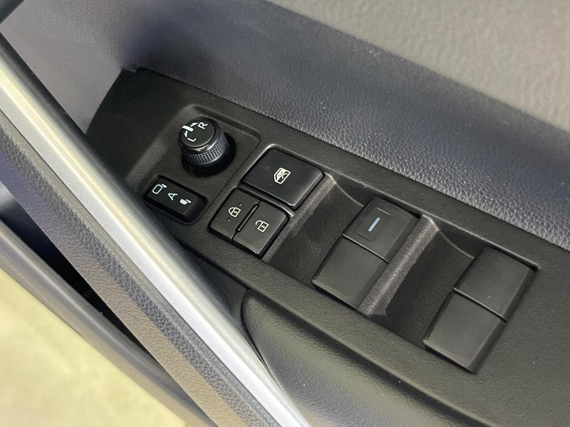 2023 Toyota Corolla Cross 6AA-ZVG13 (UW-6aa374197b220)[28]