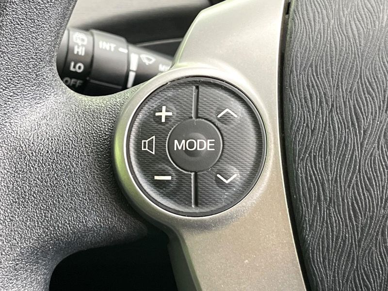2015 Toyota Prius DAA-ZVW30 (UW-6aa37422ca599)[29]