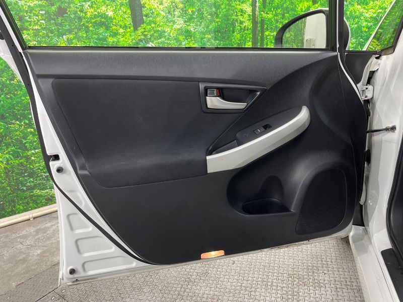 2014 Toyota Prius DAA-ZVW30 (UW-6aa374248e67e)[29]