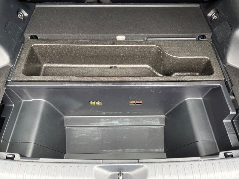 2019 Toyota Prius α DAA-ZVW41W (UW-6aa37429027a9)[22]