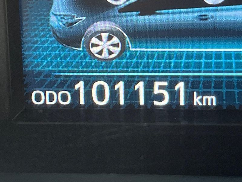 2019 Toyota Prius α DAA-ZVW41W (UW-6aa37429027a9)[2]