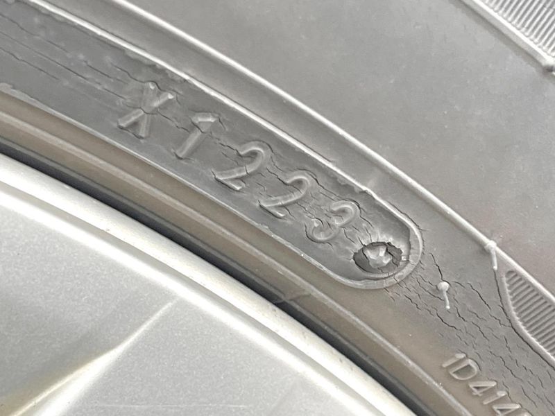 2011 Toyota Prius α DAA-ZVW41W (UW-6aa374295bf18)[10]