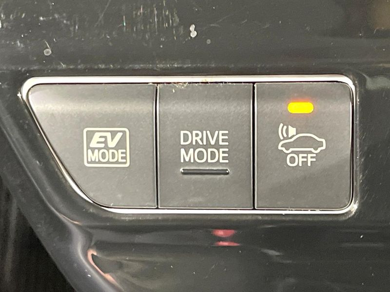 2016 Toyota Prius DAA-ZVW50 (UW-6aa374301513a)[25]