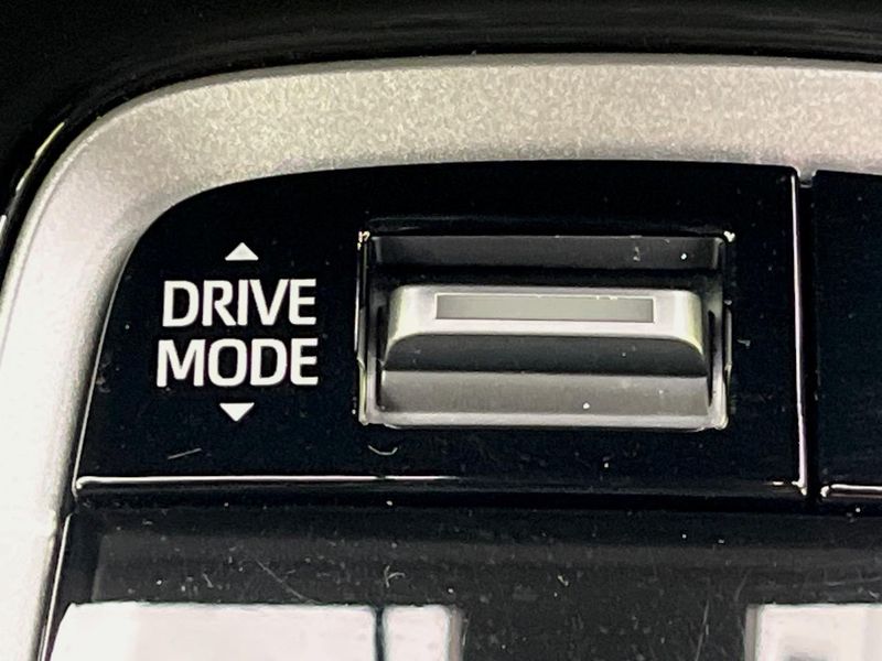 2019 Toyota Corolla Sport 6AA-ZWE211H (UW-6aa37440ca626)[24]