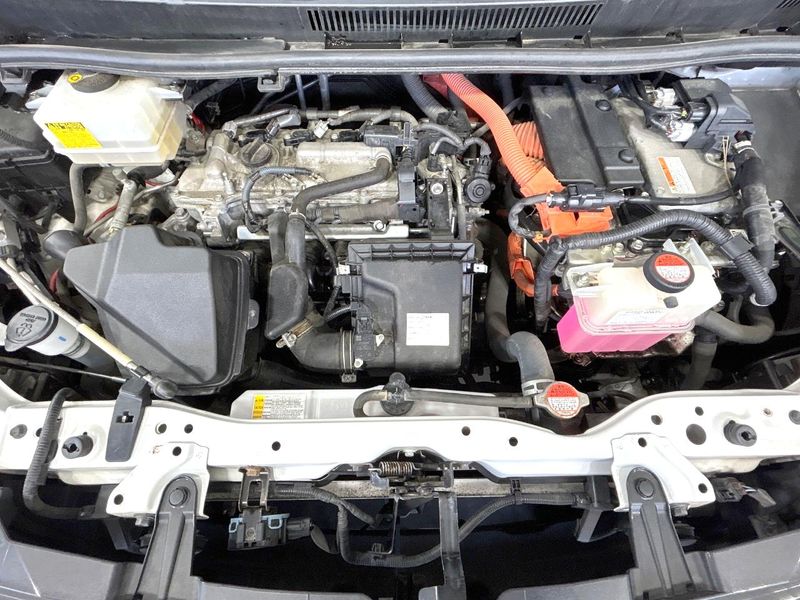 2015 Toyota Noah DAA-ZWR80G (UW-6aa37448da57d)[4]