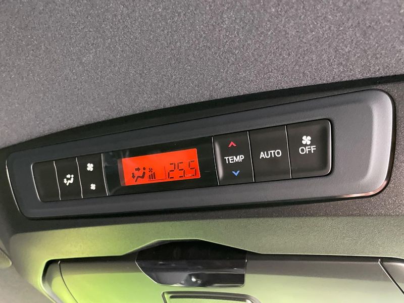 2020 Toyota Voxy DAA-ZWR80W (UW-6aa3744d77fb8)[29]