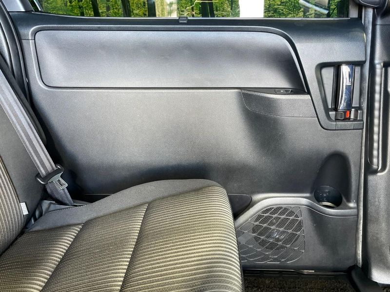 2020 Toyota Voxy DAA-ZWR80W (UW-6aa3744d77fb8)[26]