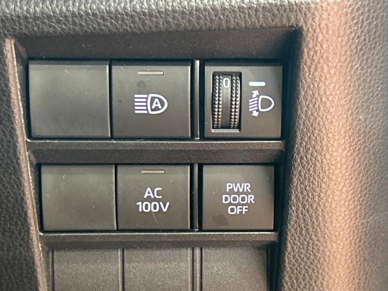2023 Toyota Noah 6AA-ZWR90W (UW-6aa37457e29ab)[5]