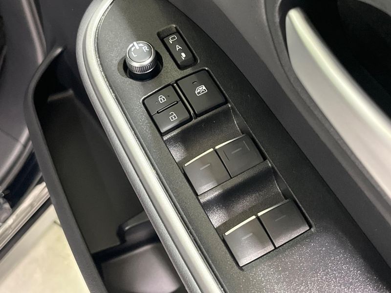 2024 Toyota Voxy 6AA-ZWR90W (UW-6aa3745fd2230)[26]