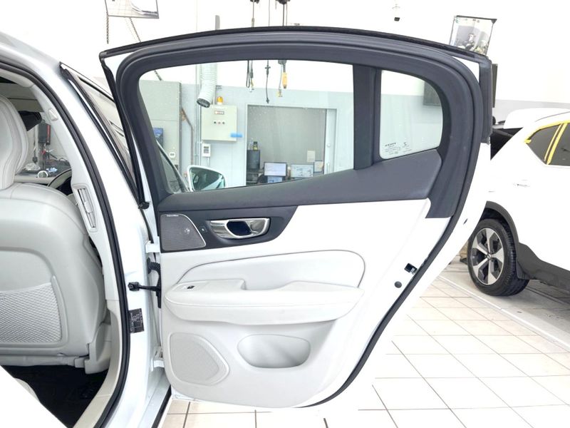 2022 Volvo S60 5AA-ZB420TM (UW-6aa4c0fe32bc6)[28]