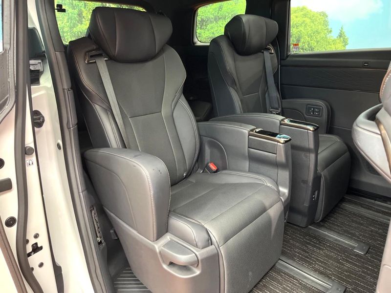 2023 Toyota Alphard Hybrid 6AA-AAHH40W (UW-6aa4c117f2bc5)[8]