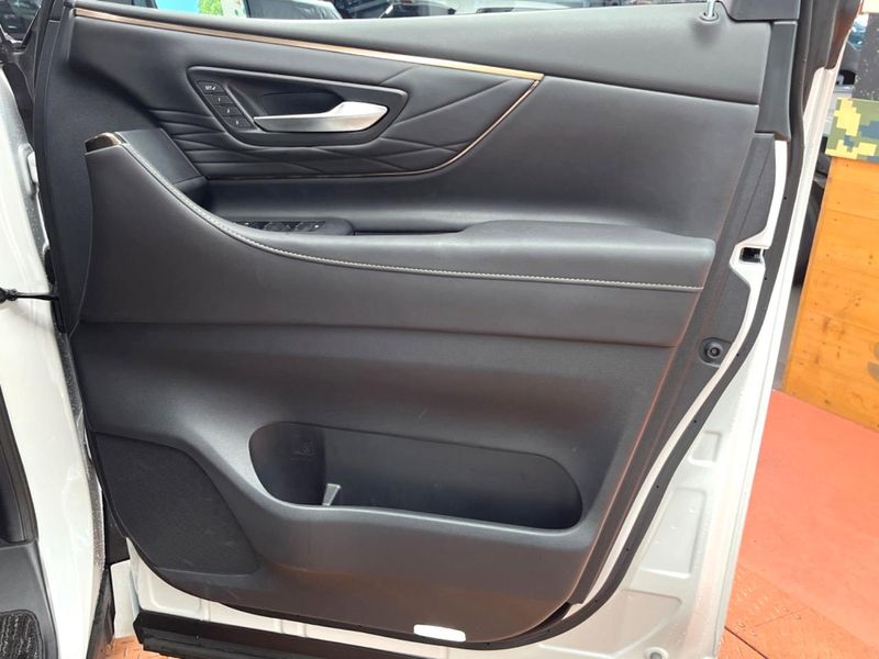 2023 Toyota Alphard Hybrid 6AA-AAHH40W (UW-6aa4c117f2bc5)[24]