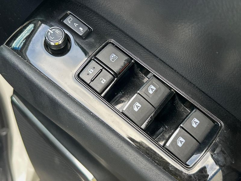 2016 Toyota Alphard DBA-AGH30W (UW-6aa4c12b5cb43)[17]