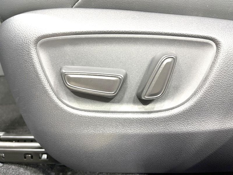 2025 Toyota Harrier Hybrid 6AA-AXUH80 (UW-6aa4c1730c08e)[23]