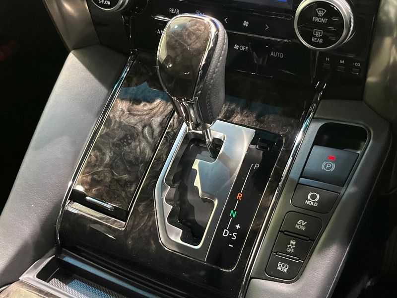 2021 Toyota Vellfire Hybrid 6AA-AYH30W (UW-6aa4c17a8814a)[13]