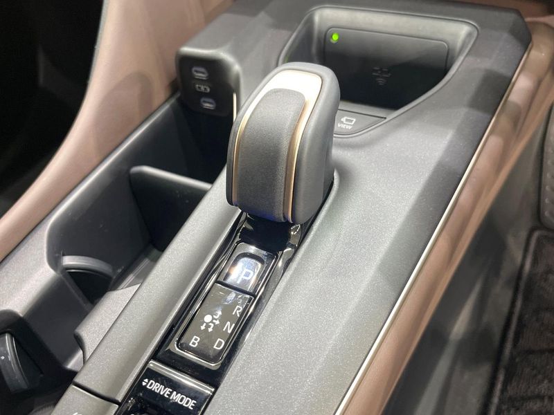 2023 Toyota Crown Crossover 6AA-AZSH35 (UW-6aa4c182d3020)[15]