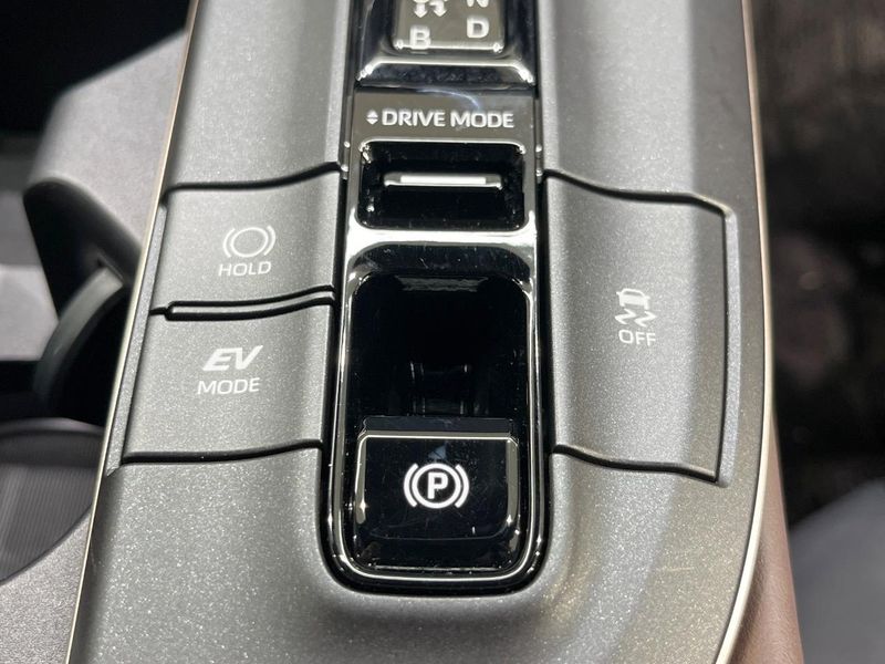 2023 Toyota Crown Crossover 6AA-AZSH35 (UW-6aa4c182d3020)[16]