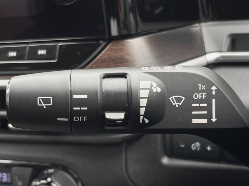 2023 Nissan Aura 6AA-FE13 (UW-6aa4c2033eef6)[16]