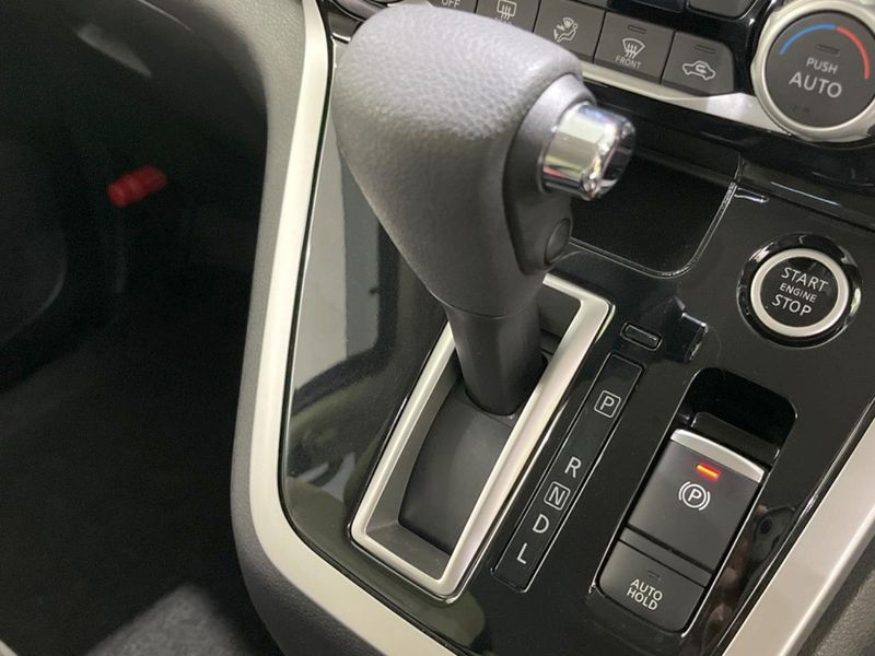 2017 Nissan Serena DAA-GFC27 (UW-6aa4c22277e41)[26]