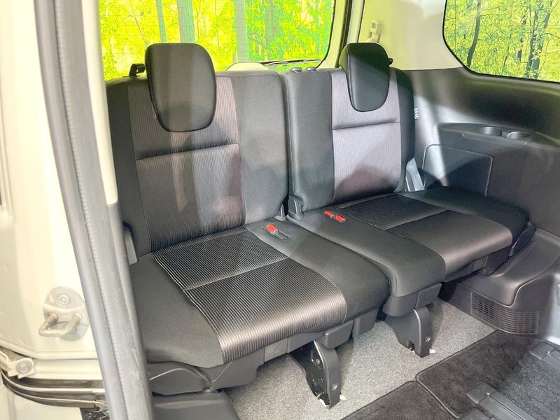 2017 Nissan Serena DAA-GFC27 (UW-6aa4c223855d2)[29]