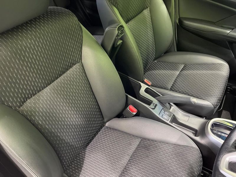 2015 Honda Fit DBA-GK5 (UW-6aa4c23525abc)[19]