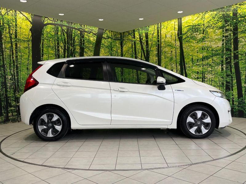 2016 Honda Fit Hybrid DAA-GP5 (UW-6aa4c23c65382)[16]