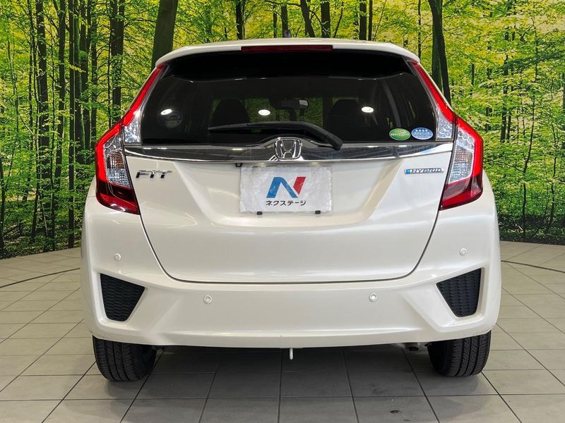 2016 Honda Fit Hybrid DAA-GP5 (UW-6aa4c23c65382)[25]