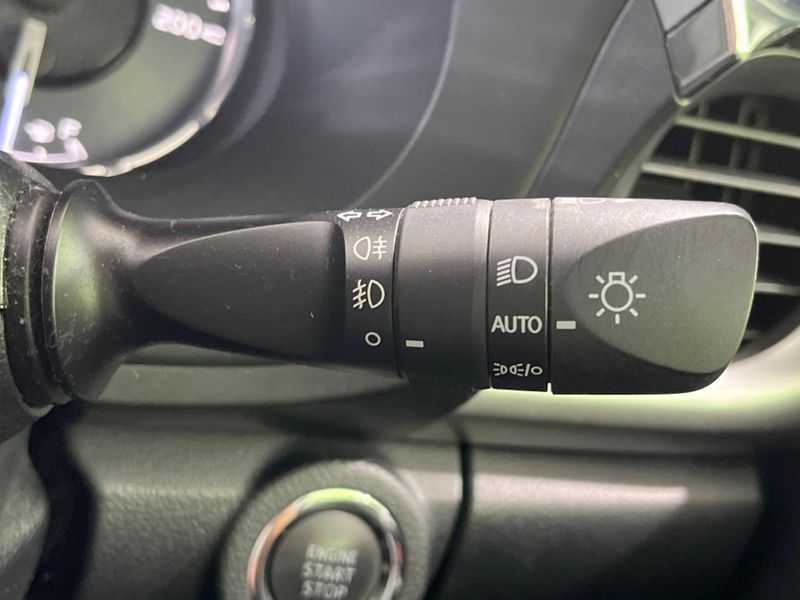 2021 Toyota Hilux 3DF-GUN125 (UW-6aa4c255ea619)[28]