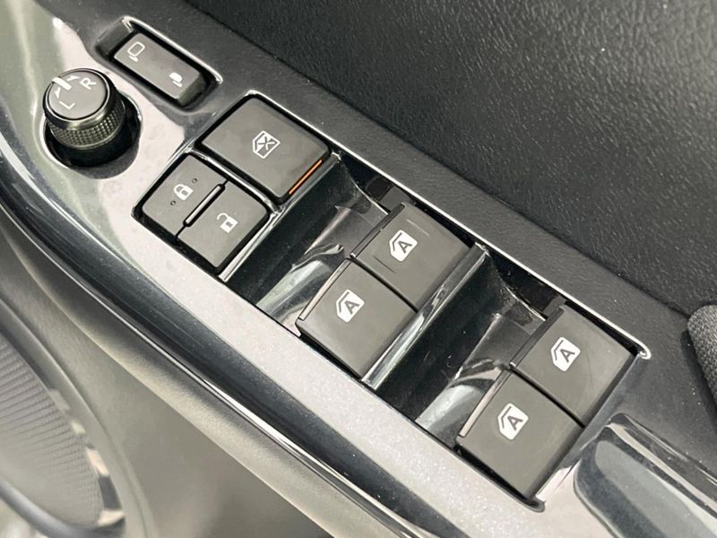 2021 Toyota Hilux 3DF-GUN125 (UW-6aa4c255ea619)[18]