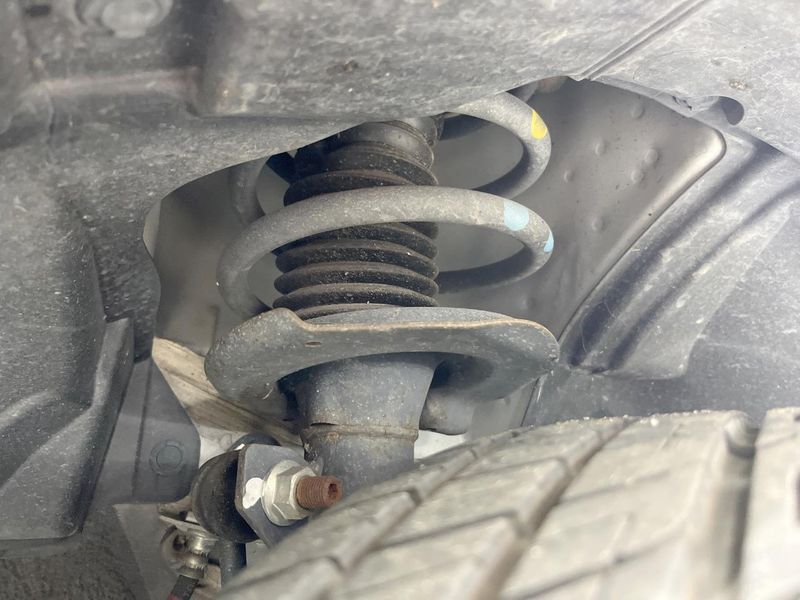 2015 Nissan Serena DAA-HC26 (UW-6aa4c266e99c6)[18]