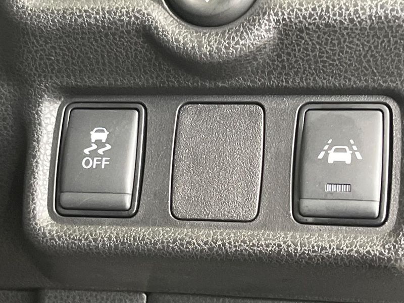 2018 Nissan Note DAA-HE12 (UW-6aa4c26a0c0ad)[27]