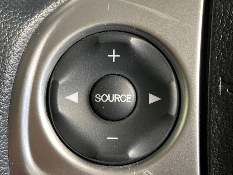 2015 Honda N-BOX CUSTOM DBA-JF1 (UW-6aa4c2a40b93e)[25]