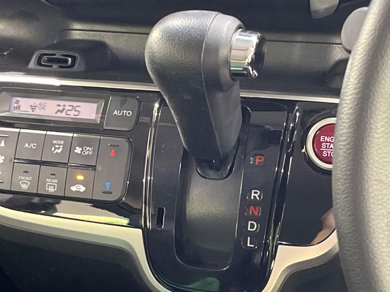 2016 Honda N-BOX CUSTOM DBA-JF1 (UW-6aa4c2a568c95)[17]
