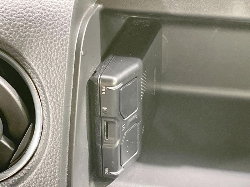 2021 Honda N-BOX CUSTOM 6BA-JF4 (UW-6aa4c2d495744)[28]