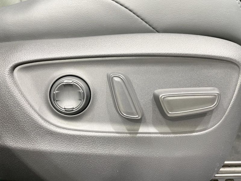 2021 Toyota Harrier 6BA-MXUA85 (UW-6aa4c44bd08b3)[28]