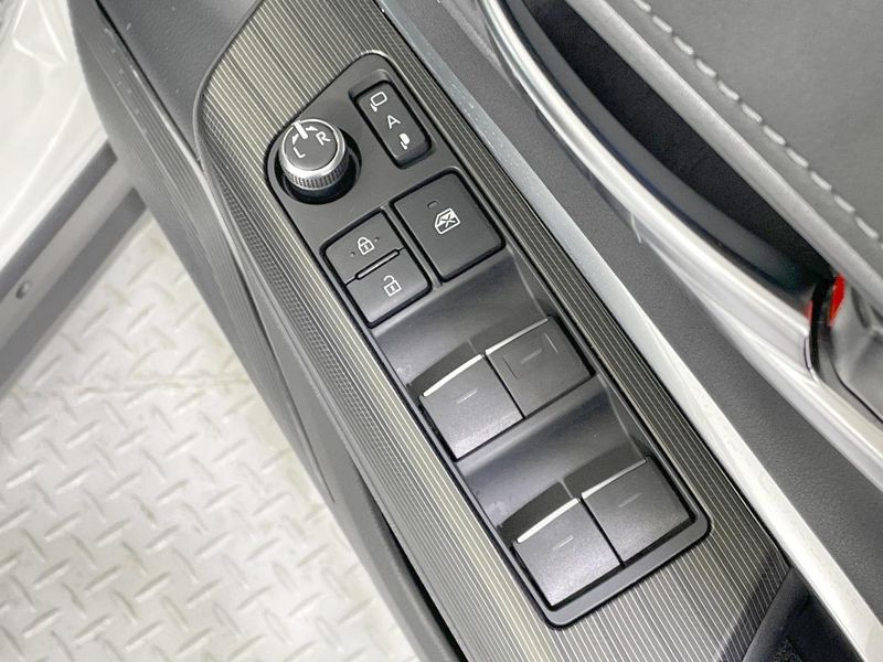 2021 Toyota Harrier 6BA-MXUA85 (UW-6aa4c44bd08b3)[17]