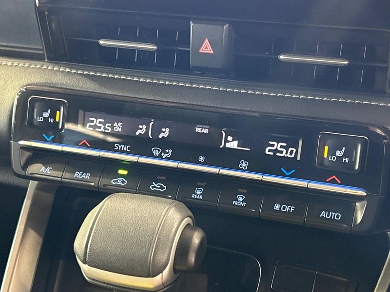 2022 Toyota Noah 6BA-MZRA90W (UW-6aa4c45aa296f)[17]