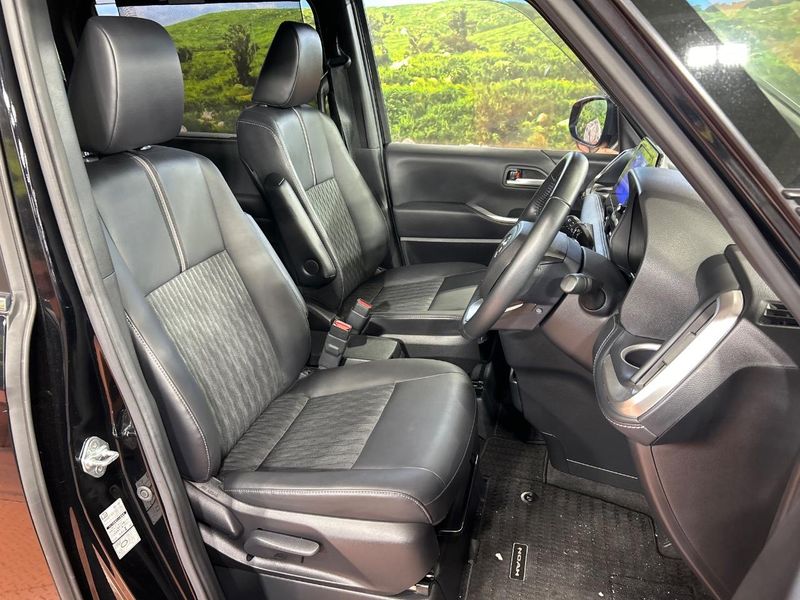 2022 Toyota Noah 6BA-MZRA90W (UW-6aa4c45aa296f)[20]
