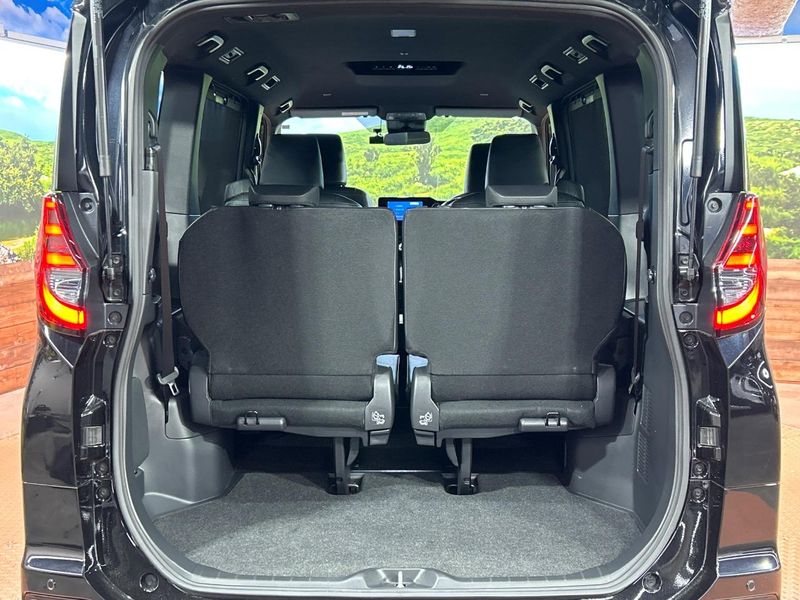 2022 Toyota Noah 6BA-MZRA90W (UW-6aa4c45aa296f)[28]