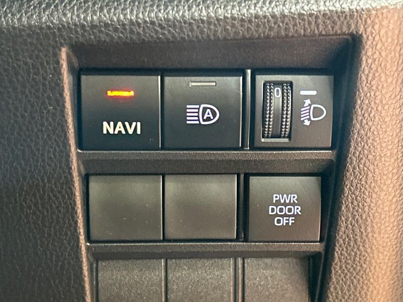 2022 Toyota Noah 6BA-MZRA90W (UW-6aa4c45aa296f)[5]