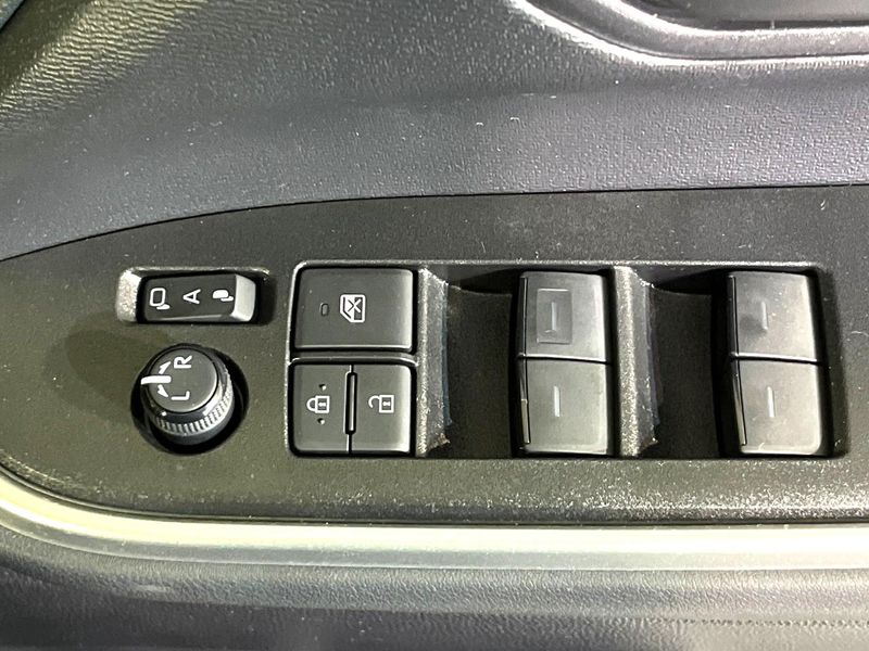 2023 Toyota Voxy 6BA-MZRA90W (UW-6aa4c45c94653)[9]