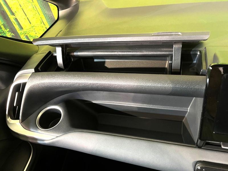 2023 Toyota Voxy 6BA-MZRA90W (UW-6aa4c45c94653)[18]