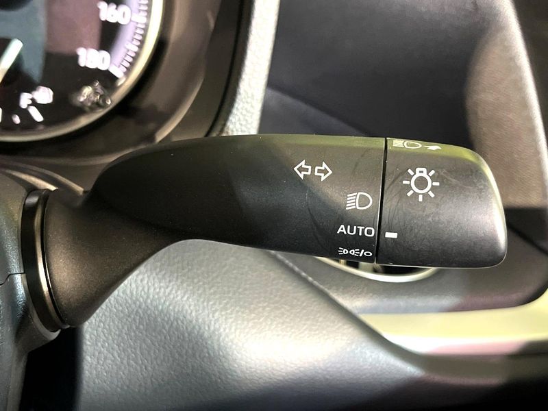 2023 Toyota Voxy 6BA-MZRA90W (UW-6aa4c45c94653)[25]
