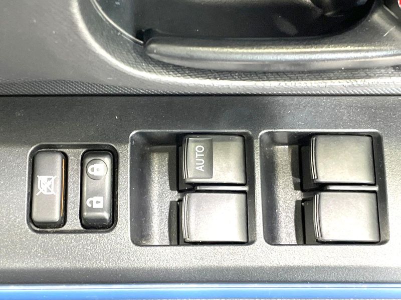 2013 Toyota Aqua DAA-NHP10 (UW-6aa4c4713ded4)[9]